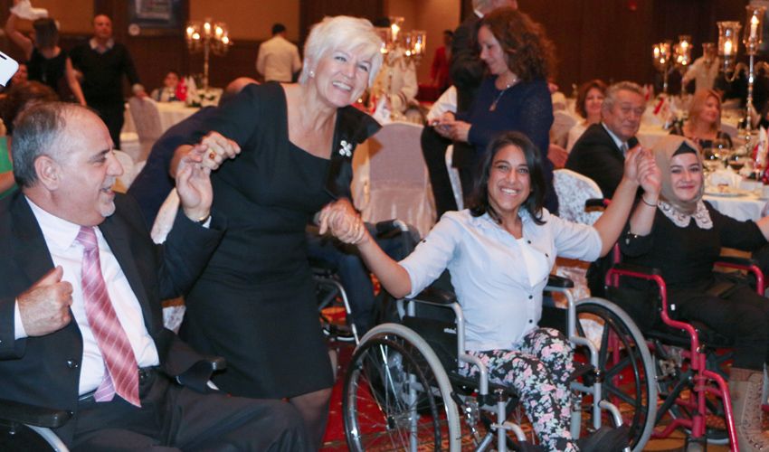 Bedensel Engellilerle Dayanışma Derneği “Vesta Restaurant”da Engelli Üye ve Aileleriyle Buluşuyor